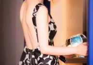 娱乐吃瓜妹闫妮微博,揭秘娱乐圈幕后故事