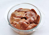 娱乐吃瓜酱鸡抢食小说,酱鸡抢食，笑料百出